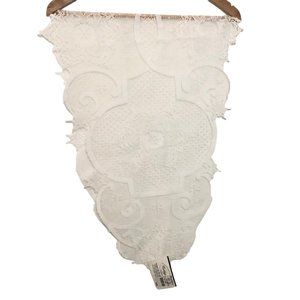 Heritage Lace snowflake table runner